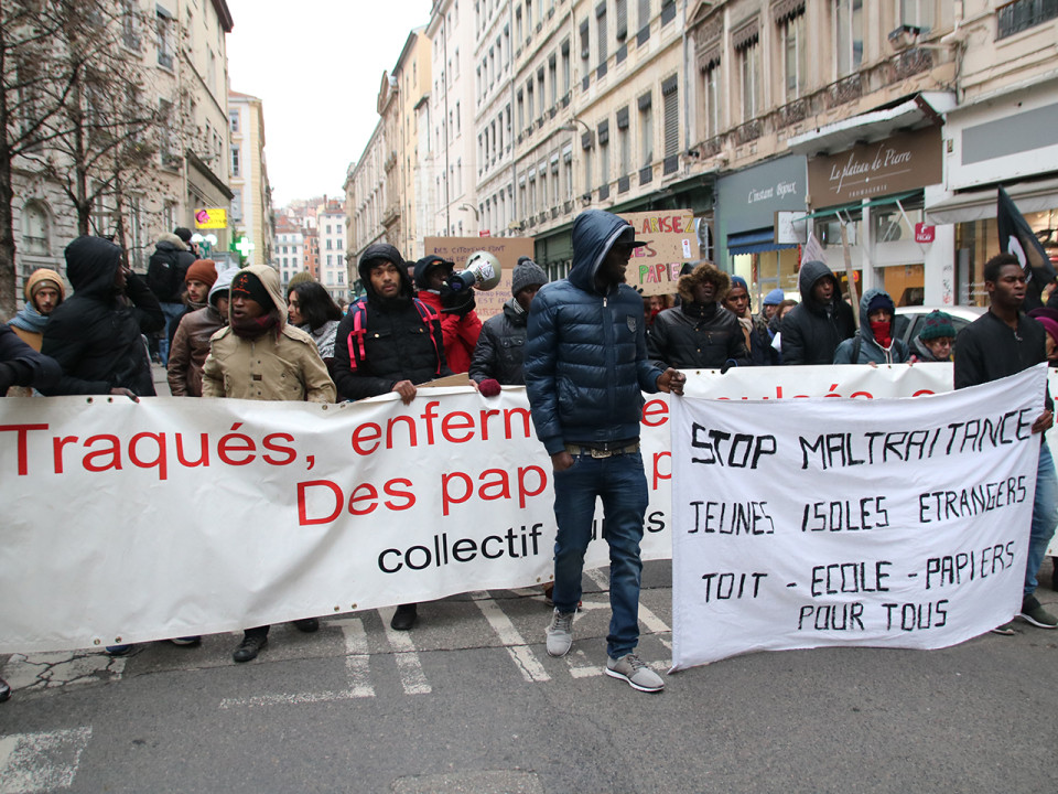 550 personnes présentes en soutien aux migrants