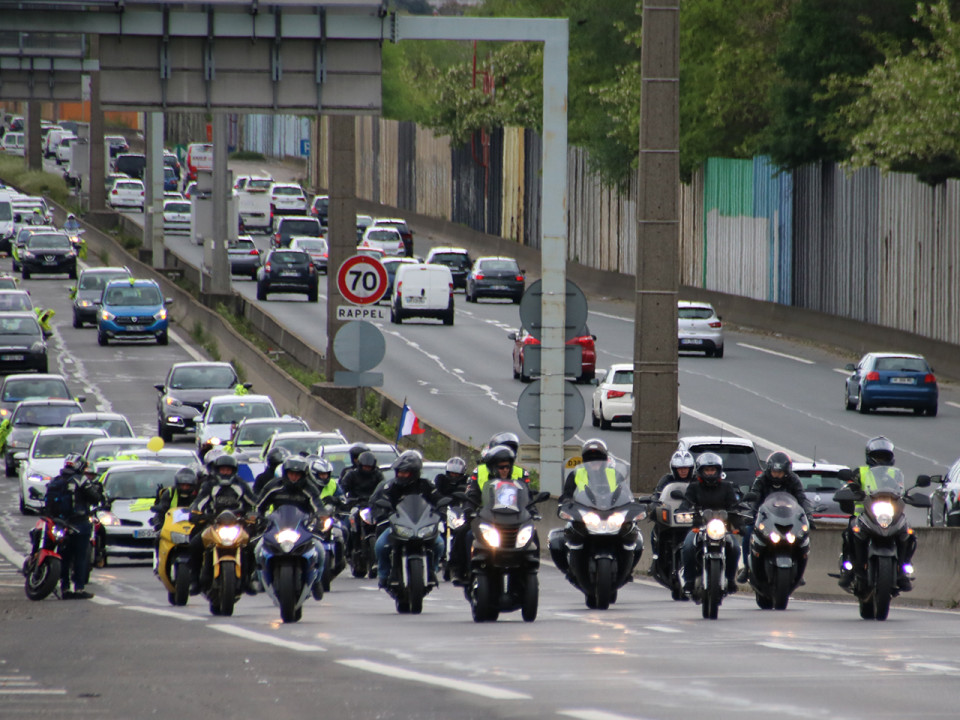 Lyon : les gilets jaunes ont défilé contre le périph’ à 70km/h