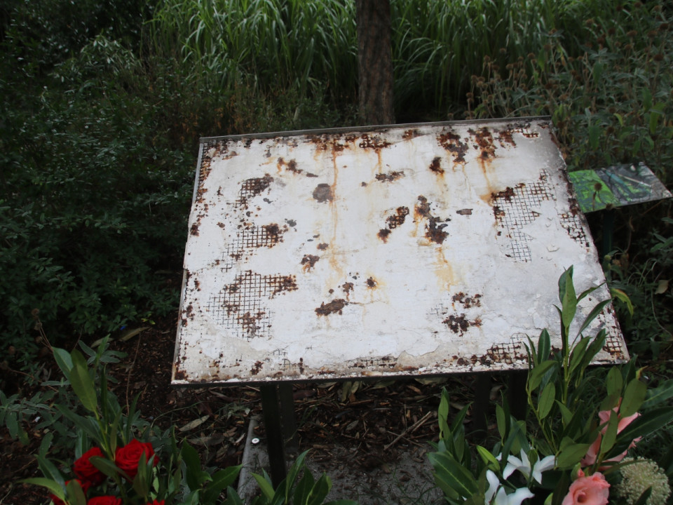 La stèle en mémoire des enfants d’Izieu vandalisée à Lyon