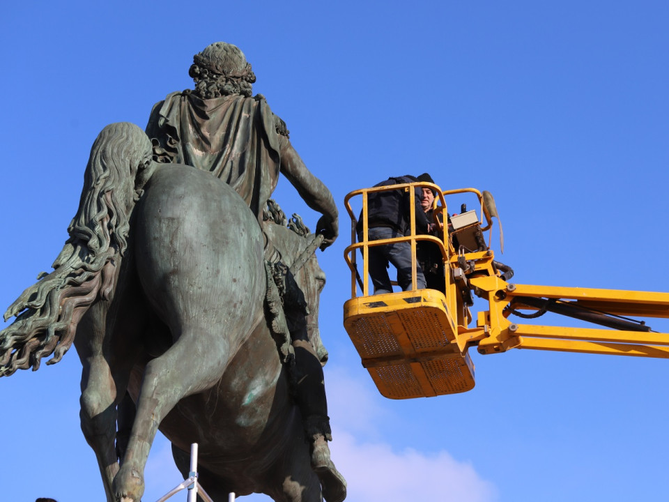 Lyon : "Ce n’est pas encore sûr que la statue de Louis XIV quitte la place Bellecour"