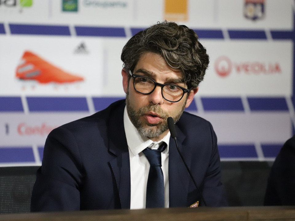 1 500 personnes au Groupama Stadium pour la séance de dédicaces de Juninho