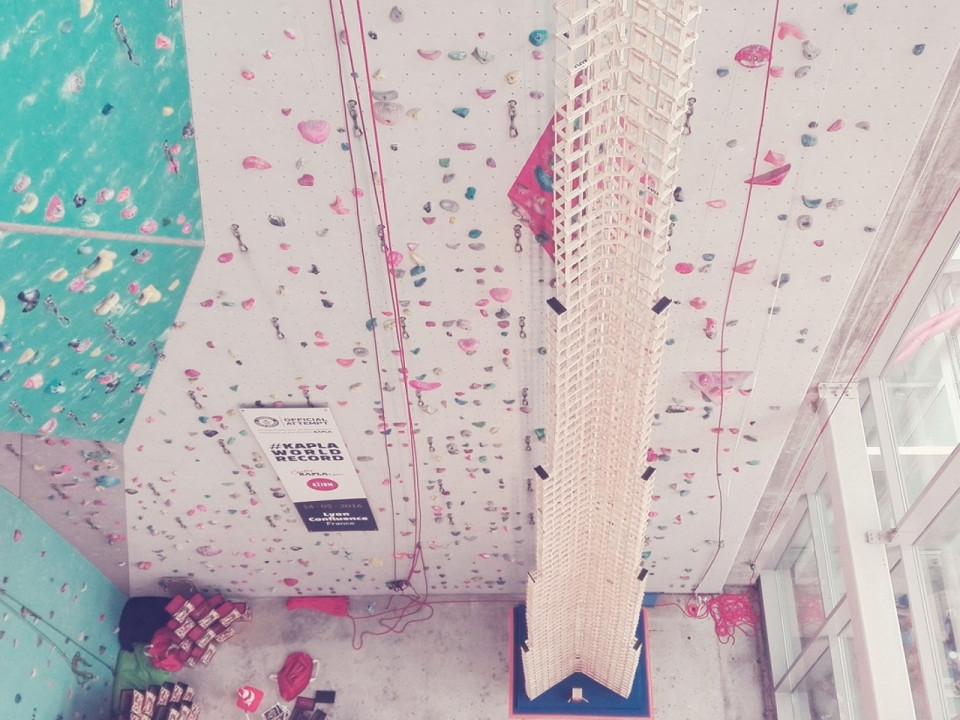 Le record du monde de la plus haute tour Kapla battu à Lyon