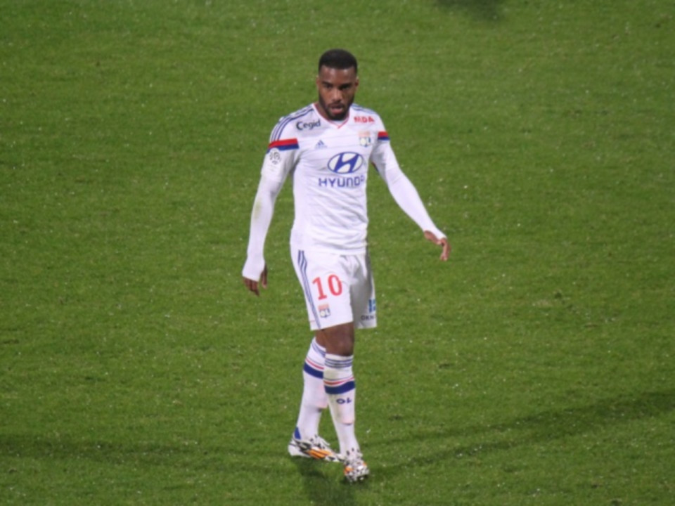 OL : Le PSG voudrait Lacazette ou Fekir