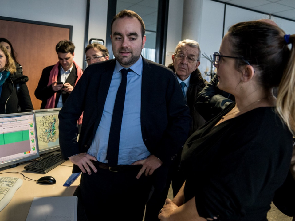 A Bron, Sébastien Lecornu était attendu de pied ferme par les salariés de Météo-France