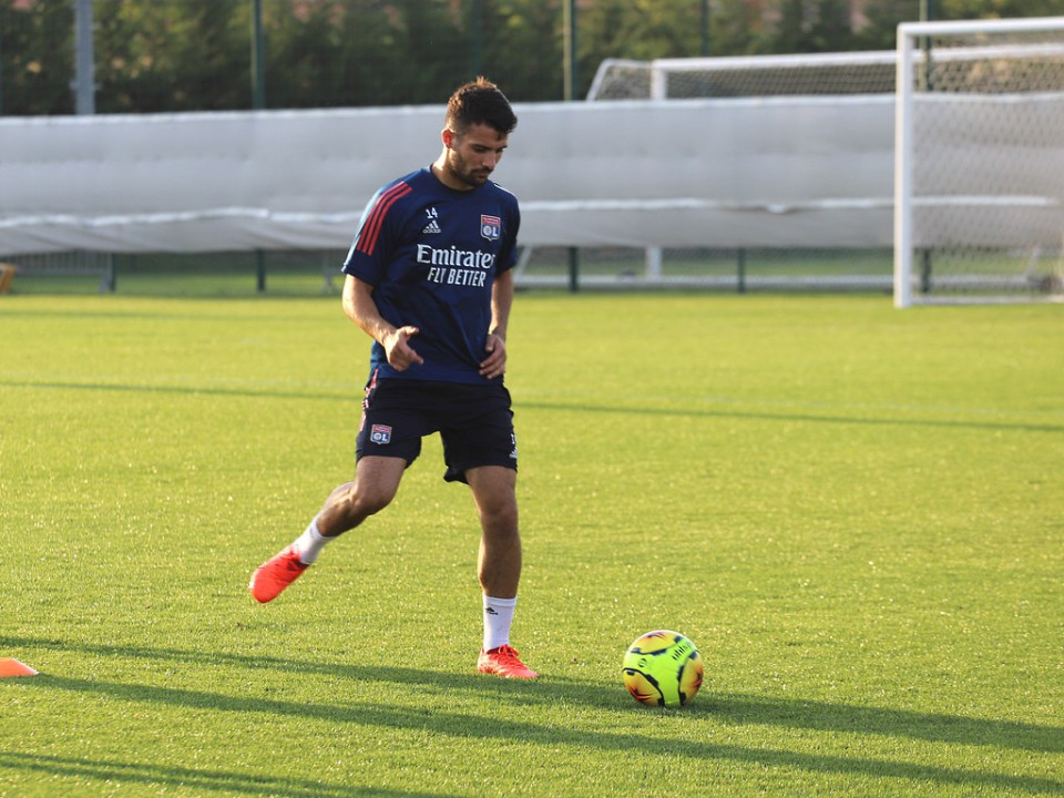 OL : Leo Dubois appelé en équipe de France, Houssem Aouar en Espoirs