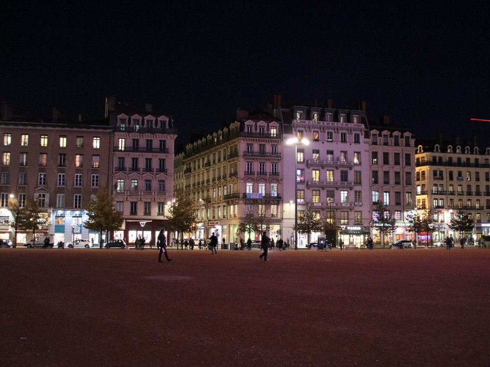 Pas encore de couvre-feu avancé à 18h pour Lyon et le Rhône ?