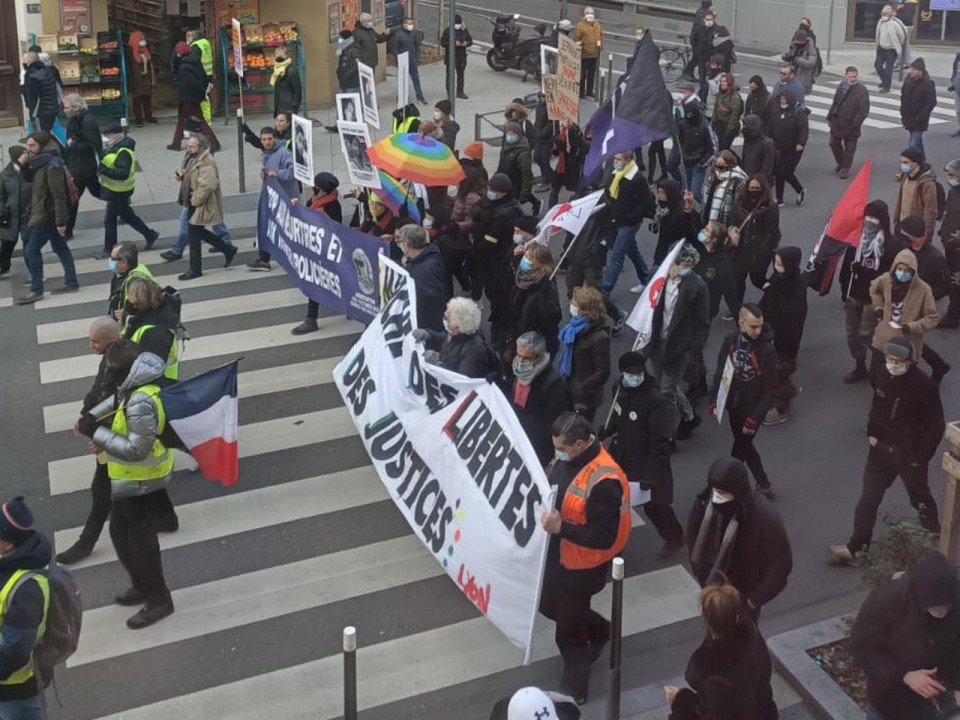 Lyon : 1300 personnes pour la "Marche des libertés", la manifestation très rapidement dispersée