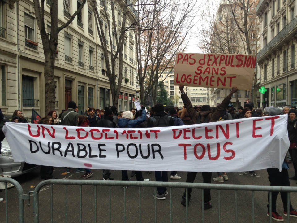 Migrants hébergés à Lyon 2 : près de 300 personnes manifestent devant la préfecture