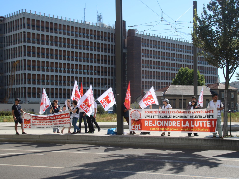 Visite de Muriel Pénicaud au Pôle emploi de la Part-Dieu à Lyon : la ministre du Travail ignore les manifestants de la CGT