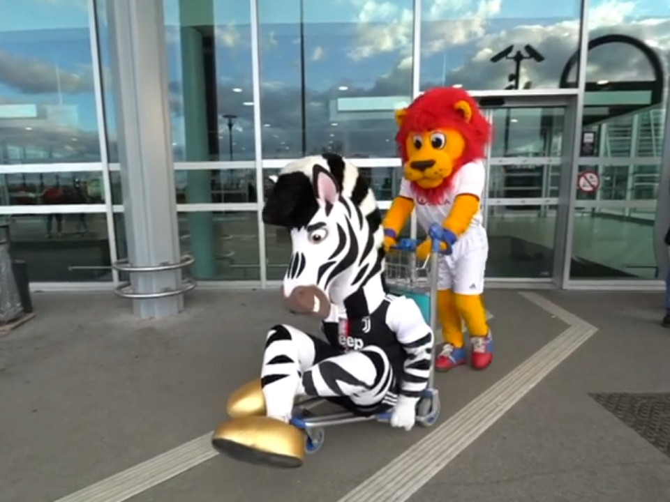 OL-Juventus : la rencontre des deux mascottes !