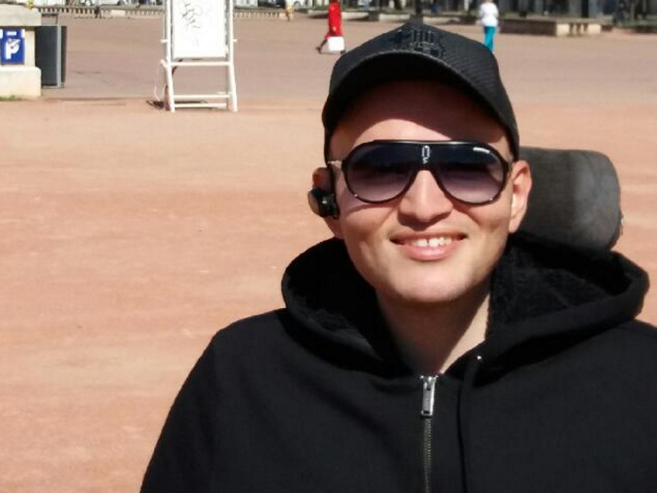 Lyon : atteint de handicap, il met au défi Cyril Hanouna