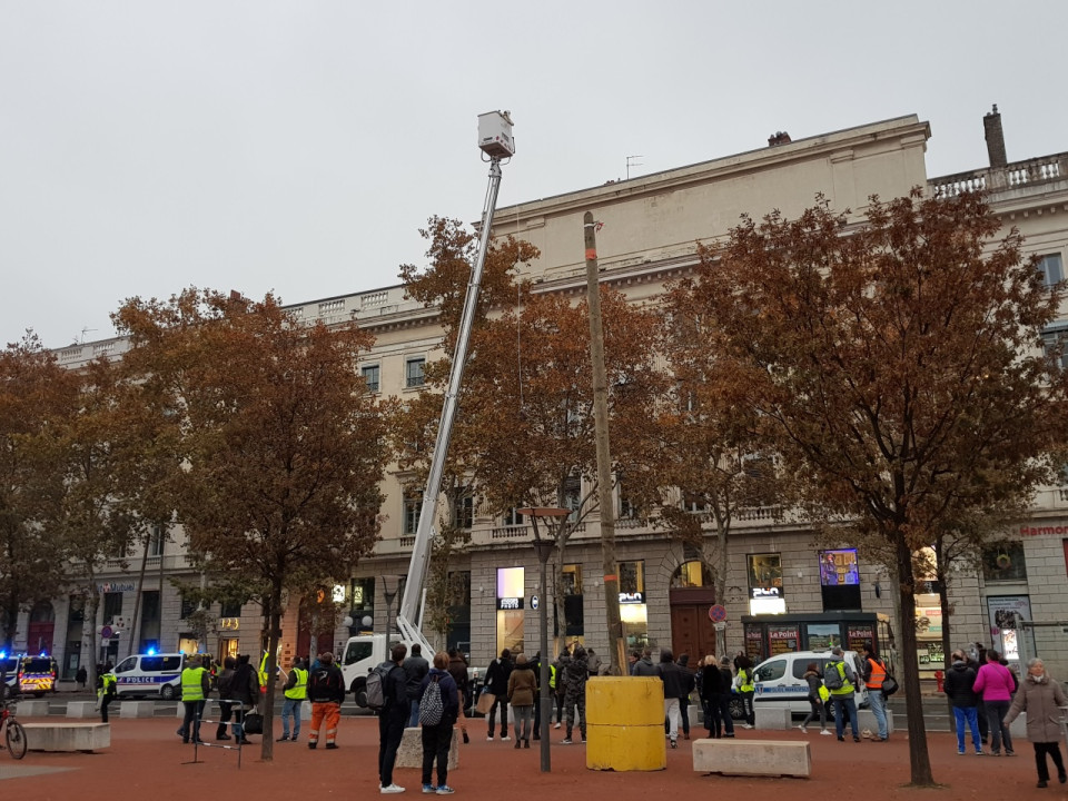 Elle avait loué une nacelle pour filmer la mobilisation des gilets jaunes : une femme jugée ce lundi à Lyon