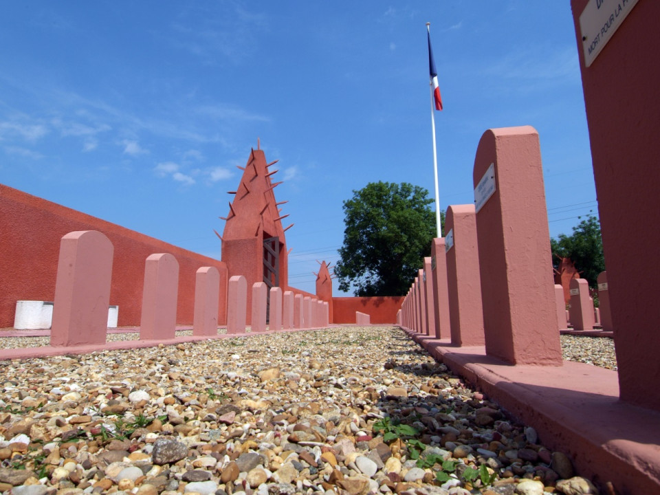 La n&eacute;cropole de Chasselay profan&eacute;e dans le Rh&ocirc;ne