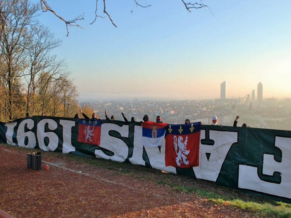 Avant le derby, la bâche volée aux supporters de l’ASSE refait surface