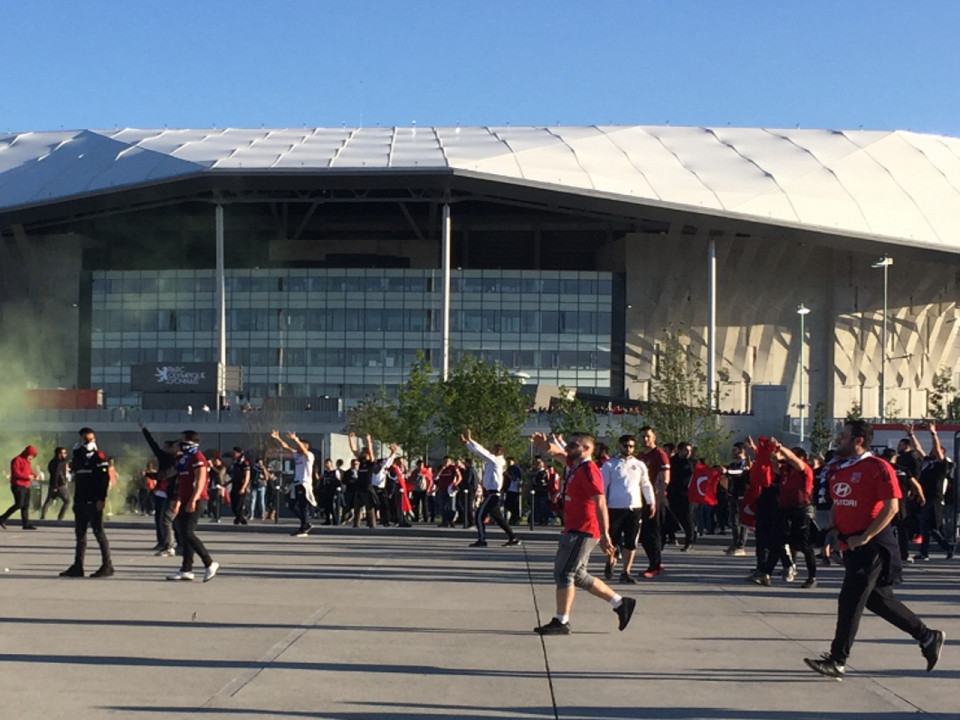 Débordements lors d'OL-Besiktas : un supporter turc condamné à de la prison ferme