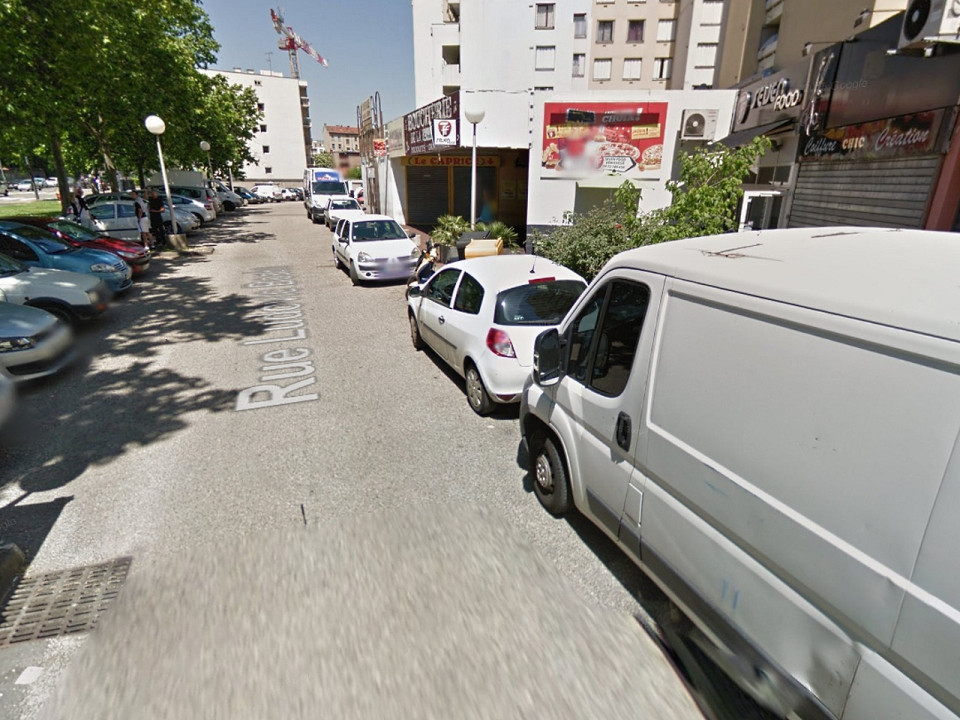 Vénissieux : il tente d'assassiner son ex-beau-frère sur le parking d'un fast-food