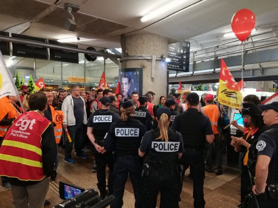 Lyon : 200 cheminots pour une manifestation dans la gare de la Part-Dieu