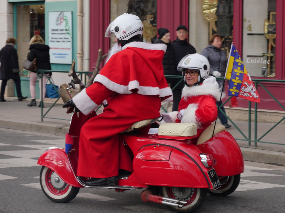 Lyon : les Père Noël ont défilé à moto