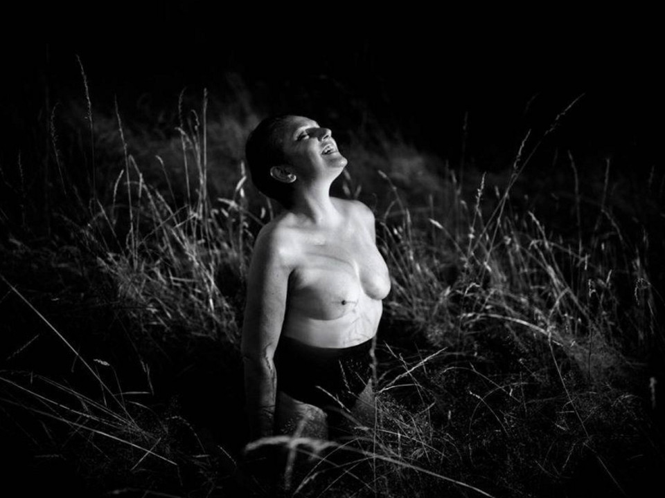 Près de Lyon : elle pose seins nus dans le cadre d’Octobre Rose