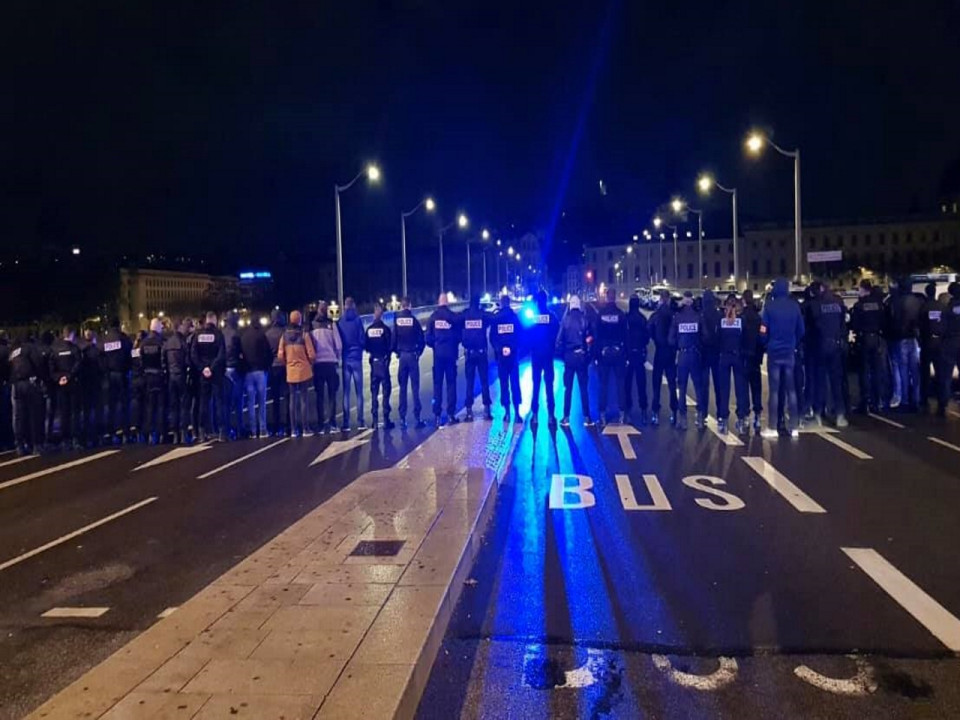 Lyon : impressionnante manifestation des policiers la nuit dernière