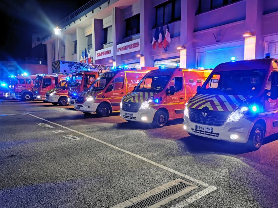 Covid-19 : l’hommage de pompiers lyonnais aux personnes mobilisées