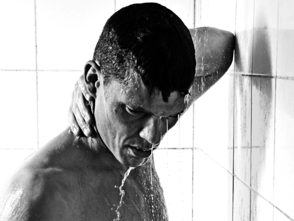 Lyon : les pompiers reviennent dans un calendrier sexy-soft