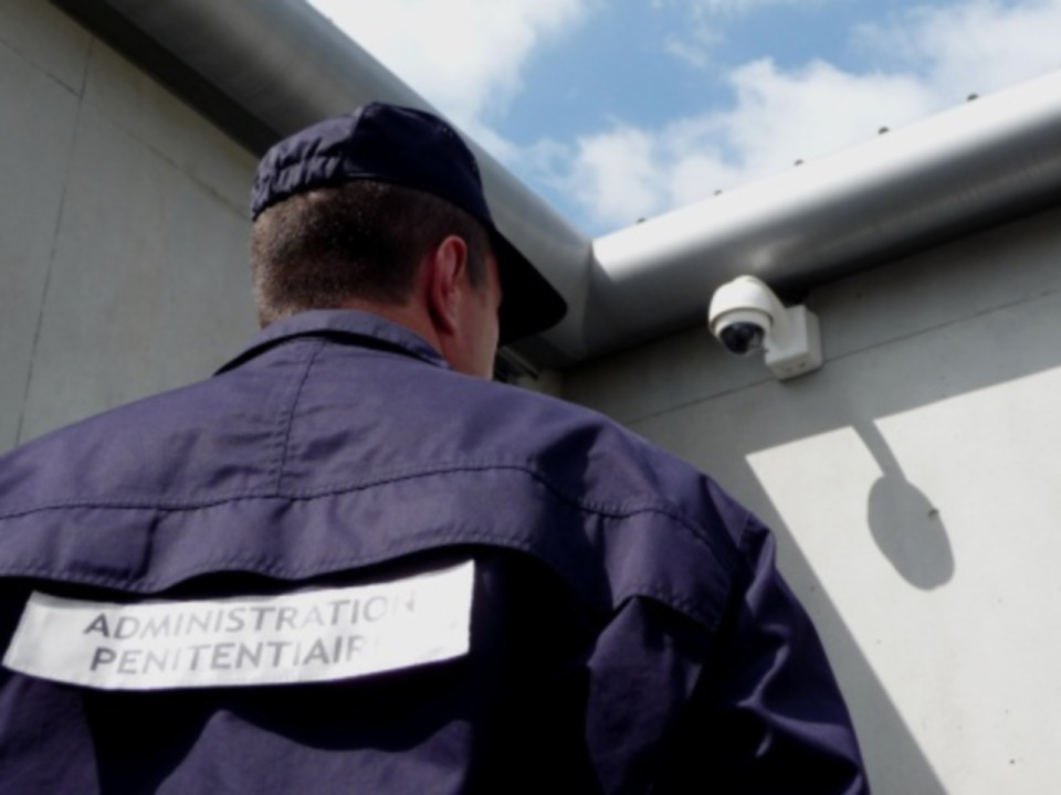 Ils insultent un surveillant de prison sur Facebook et retournent derrière les barreaux