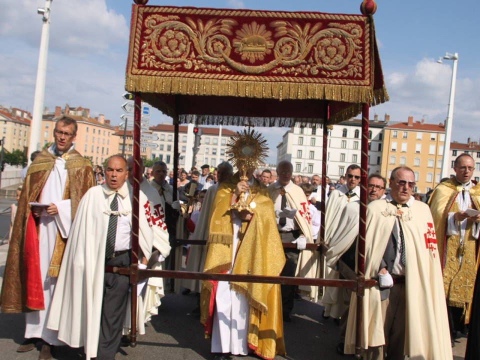 Lyon : 800 personnes &agrave; la procession de la F&ecirc;te-Dieu ce dimanche