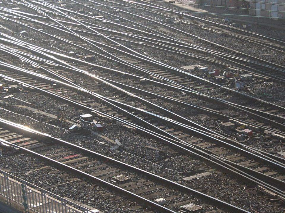 Accident de train dans le Rhône : l’imprudence de la victime privilégiée par les enquêteurs