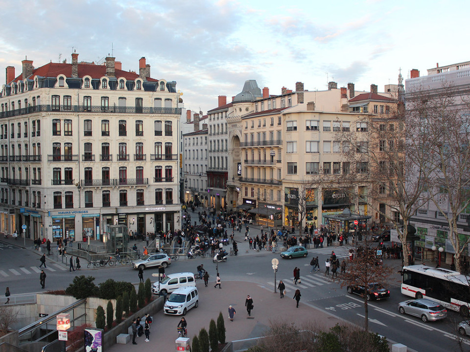 La CCI de Lyon demande l'interdiction des manifestations en centre-ville pour le dernier samedi avant Noël