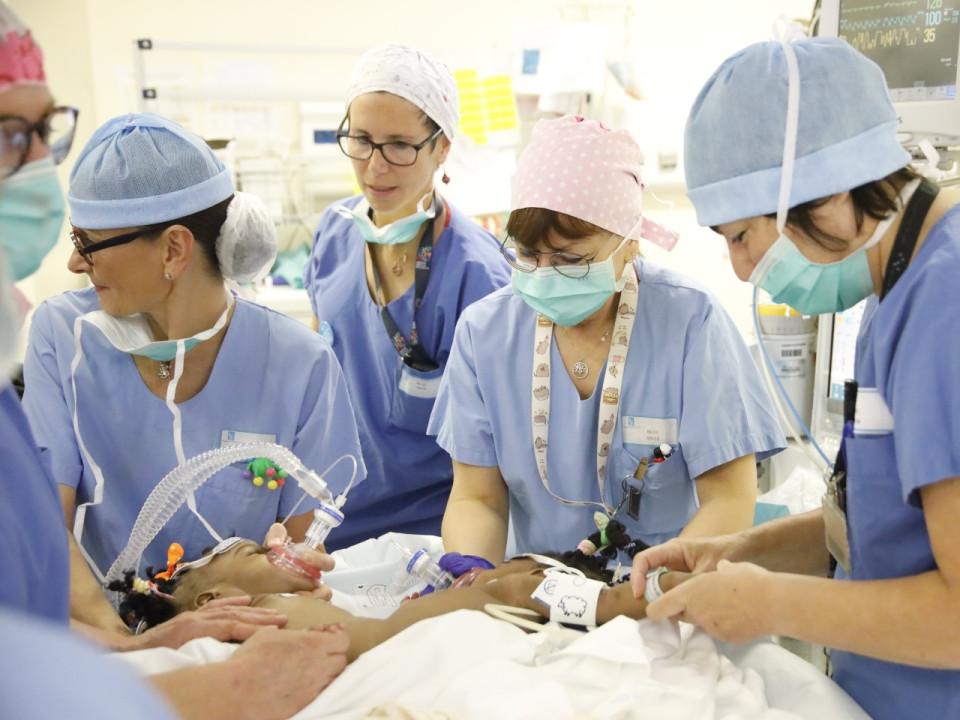 L'ex-petite siamoise camerounaise opérée du cœur avec succès à Lyon