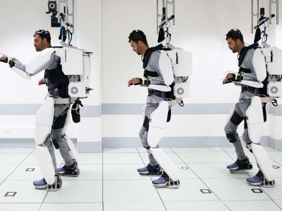 Lyon : paraplégique après une chute du Sucre, il contrôle désormais un exosquelette par la pensée !