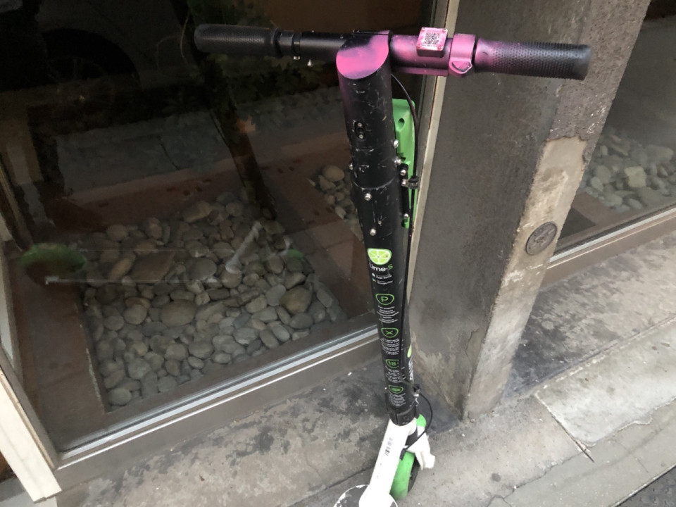 Lyon : ils taguent les trottinettes pour les rendre inutilisables