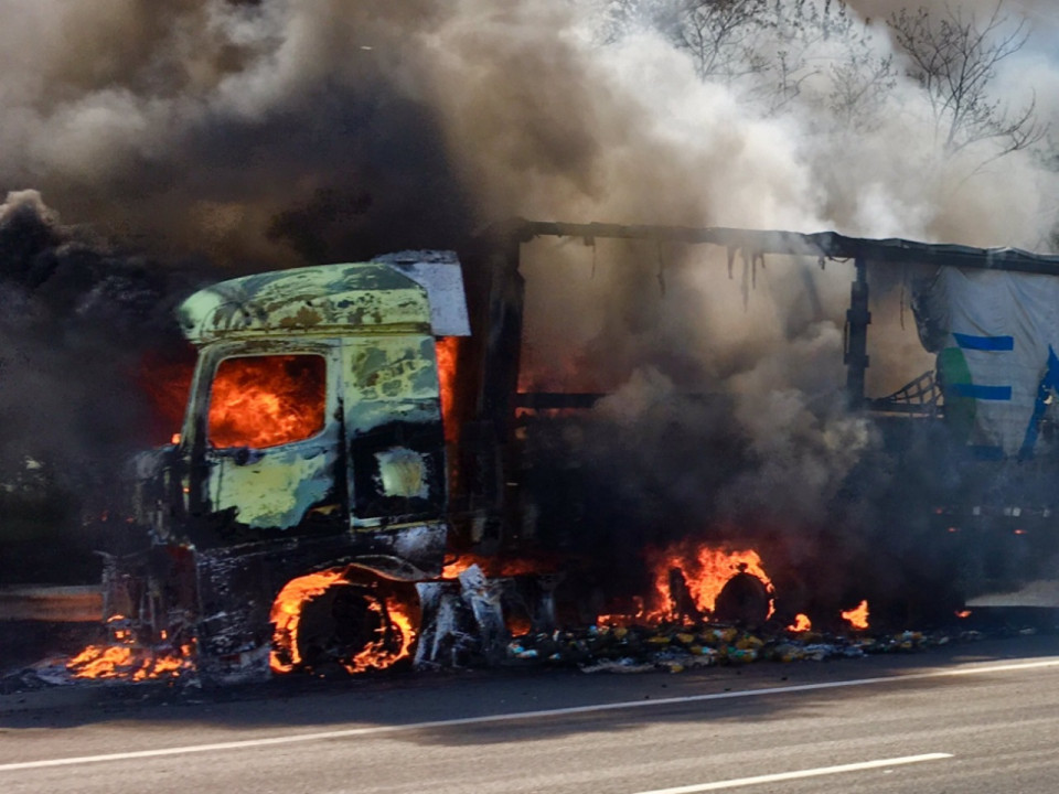 Camion en feu sur l'A46 : le conducteur est décédé