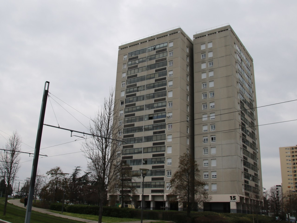 Vénissieux : une adolescente tuée après une chute de 13 étages