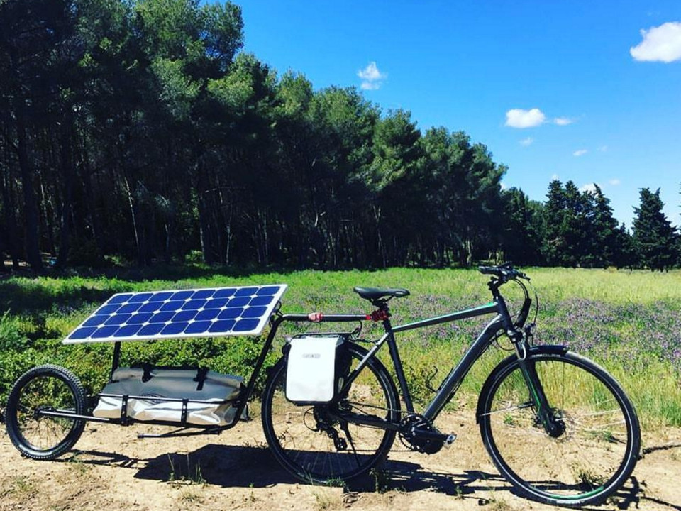 Nicolas Hulot lance "The Sun Trip", la course de vélo solaire qui reliera Lyon à Canton en Chine