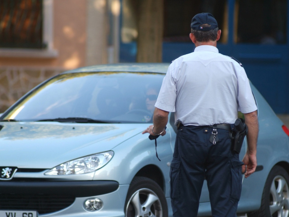 Près de Lyon : en pleine canicule, une fillette retrouvée dans une voiture