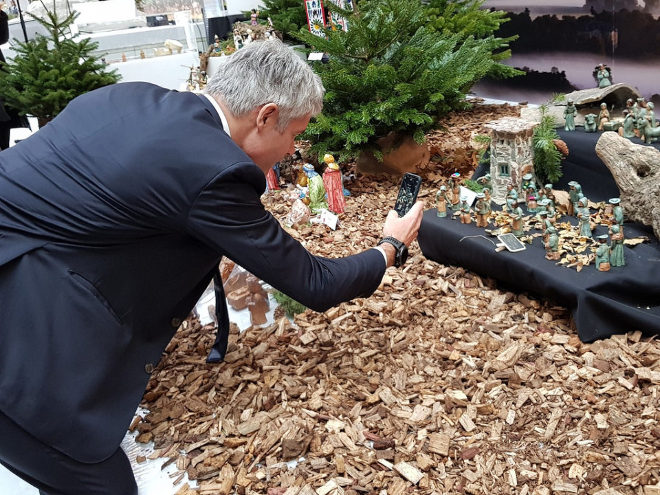 Laurent Wauquiez totalement fan de ses crèches de Noël !