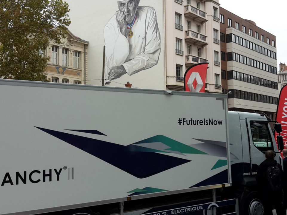 Un camion 100% électrique pour livrer les Halles Paul Bocuse