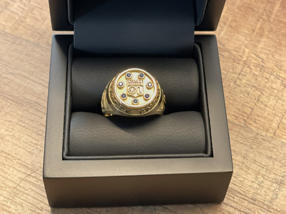 Ligue des Champions : Jean-Michel Aulas offre une bague aux filles de l'OL