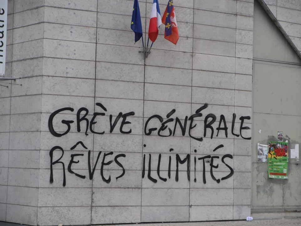 Entre 100 et 500 personnes manifestent ce lundi contre la réforme des retraites