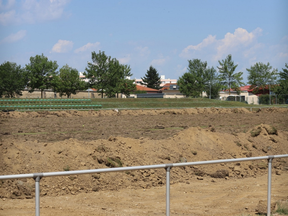 Du glyphosate sur un terrain de football près de Lyon