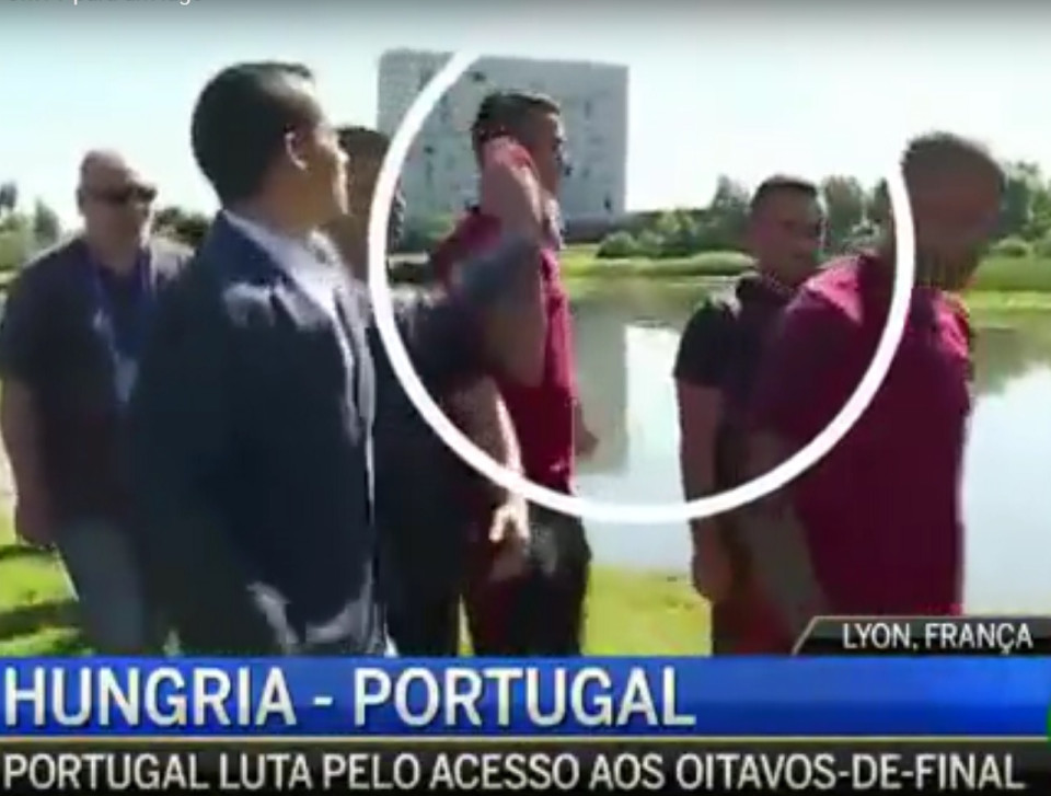 En balade d’avant-match à Lyon, Ronaldo s’énerve contre un journaliste (VIDEO)