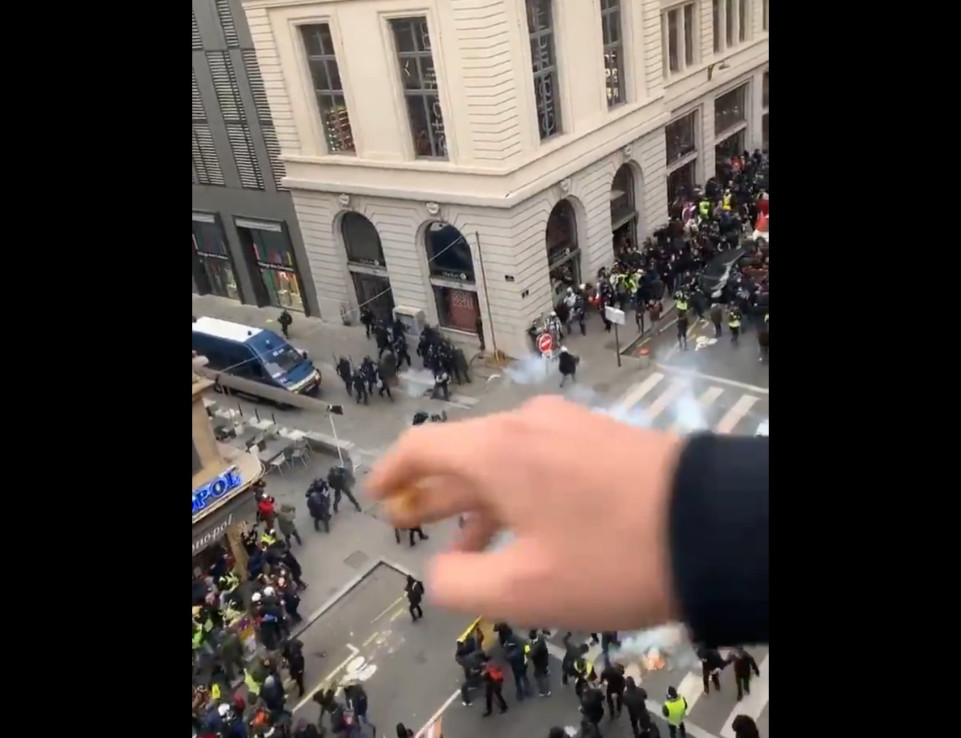 Lyon : après un tir de lacrymogène en direction d’une fenêtre, la police s’explique