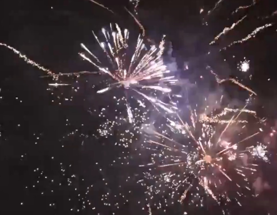 Lyon : un feu d’artifice surprise tiré place Bellecour - VIDEO