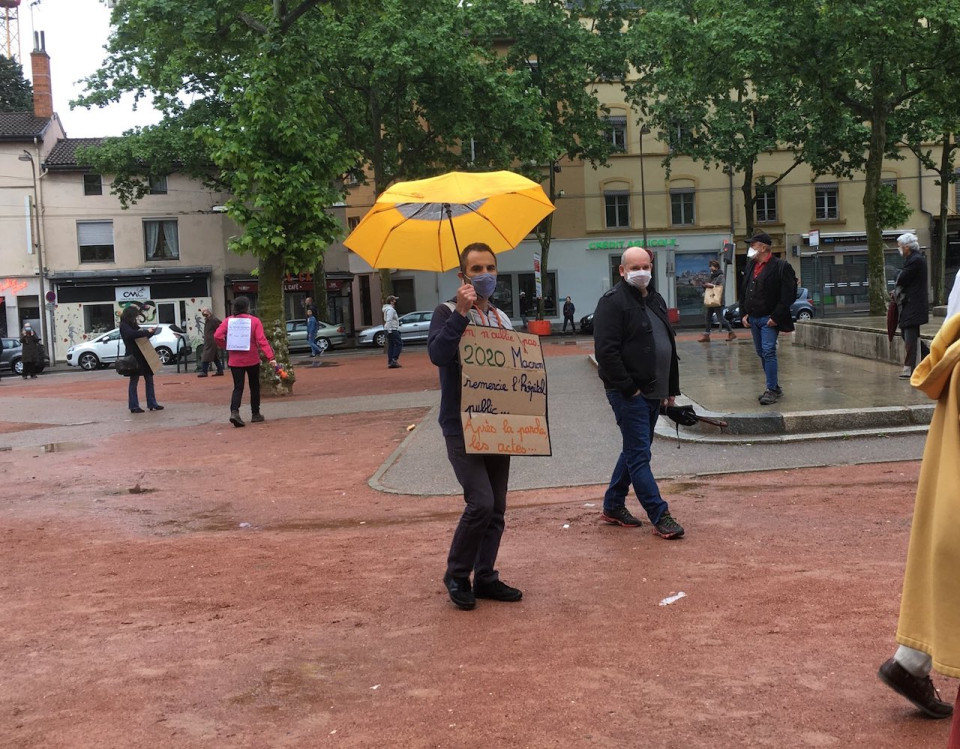 Lyon : sous la pluie, avec des masques et à distance, ils manifestent pour le 1er mai