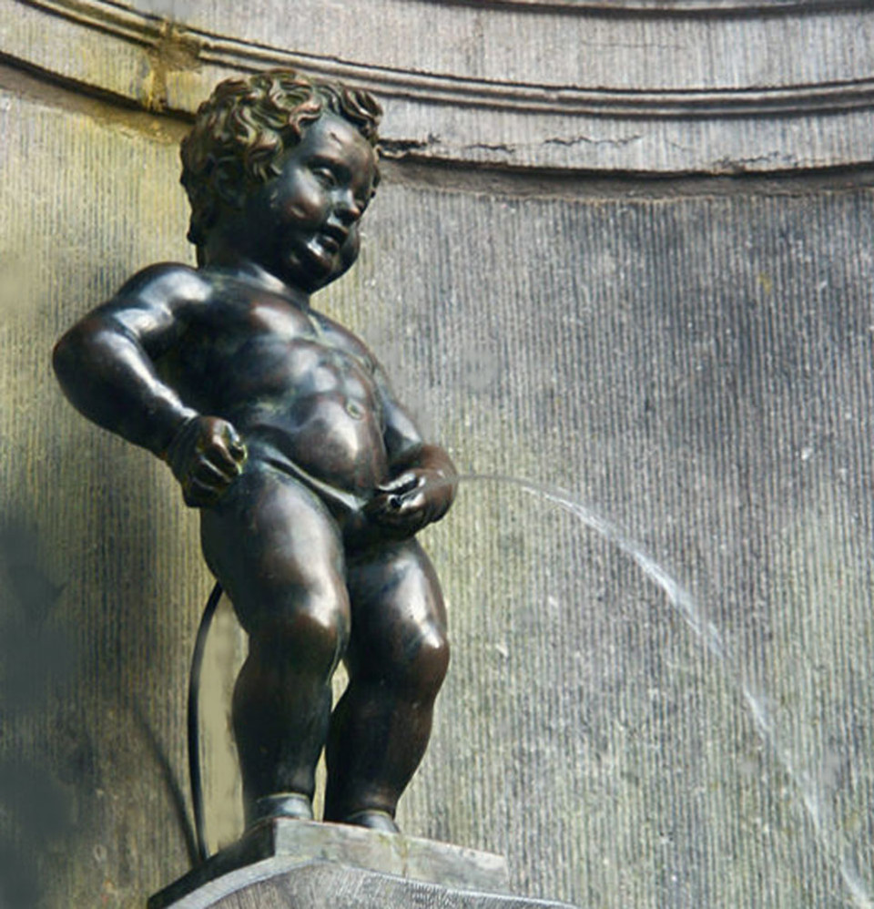 Manneken Pis : miction Beaujolais Nouveau