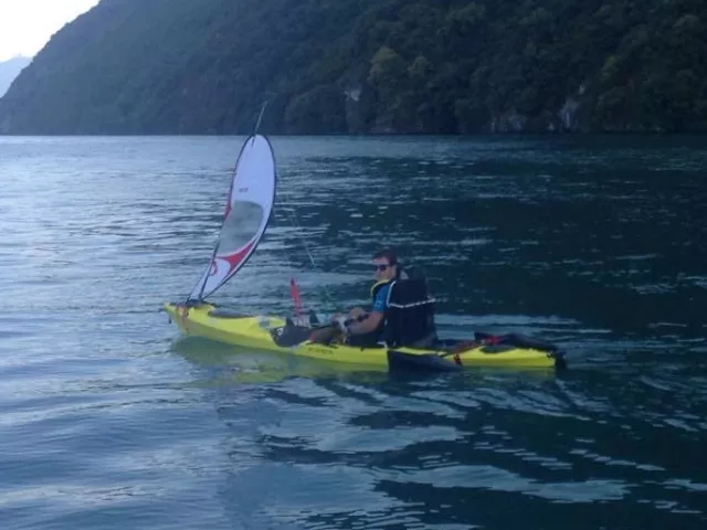 Il arrive à Lyon en kayak pour lutter contre la sclérose en plaques