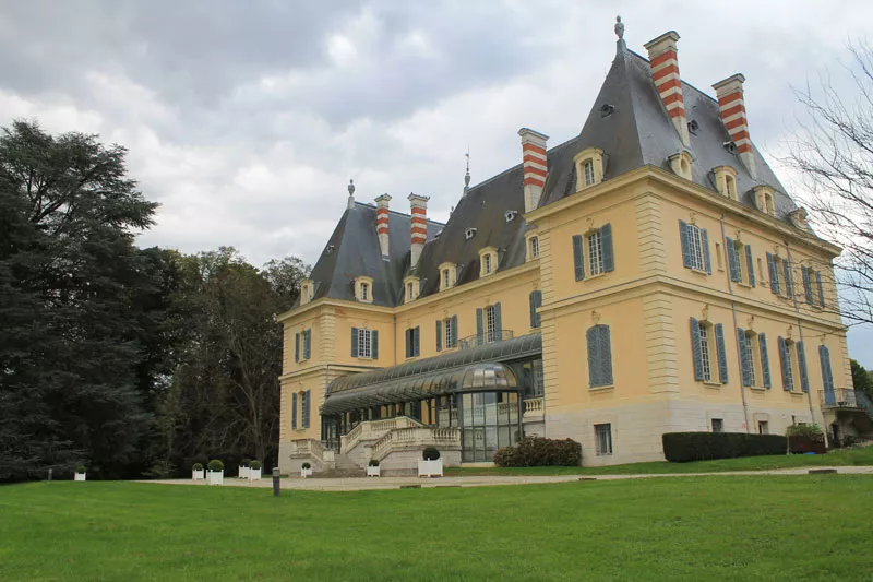 Rhône : une commune s'offre un château pour 2,6 millions d'euros