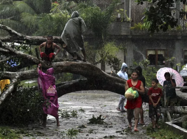 Typhon Haiyan : trois sapeurs-pompiers du Rhône aux Philippines pour une mission d'urgence